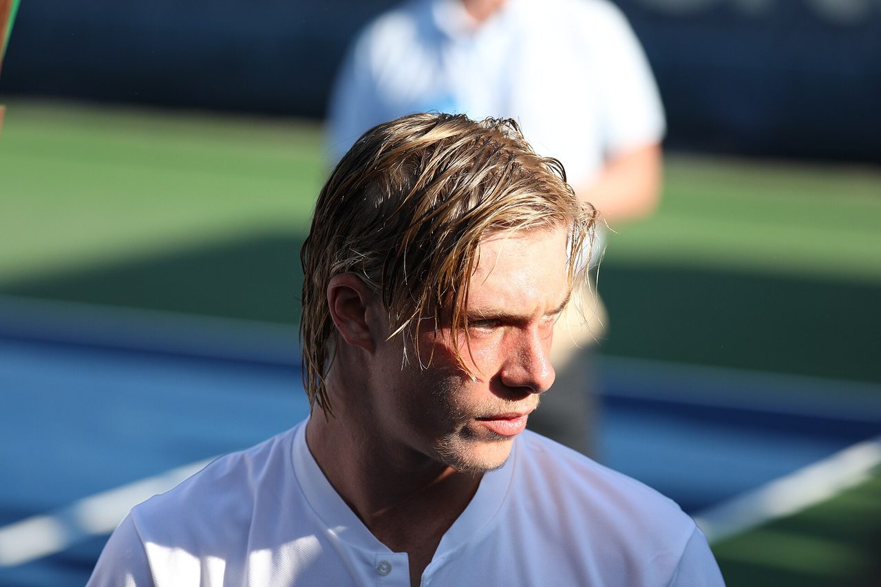Shapovalov bat Tabilo et file en quart de finale à Tokyo