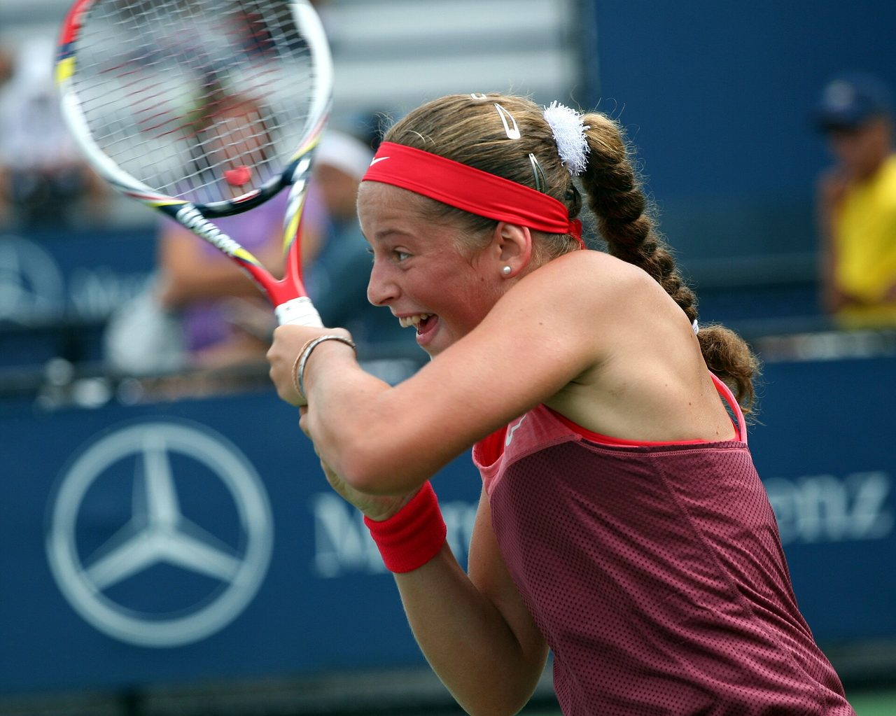 Jelena Ostapenko schlägt Paula Badosa und zieht in die 2. Runde in Peking ein