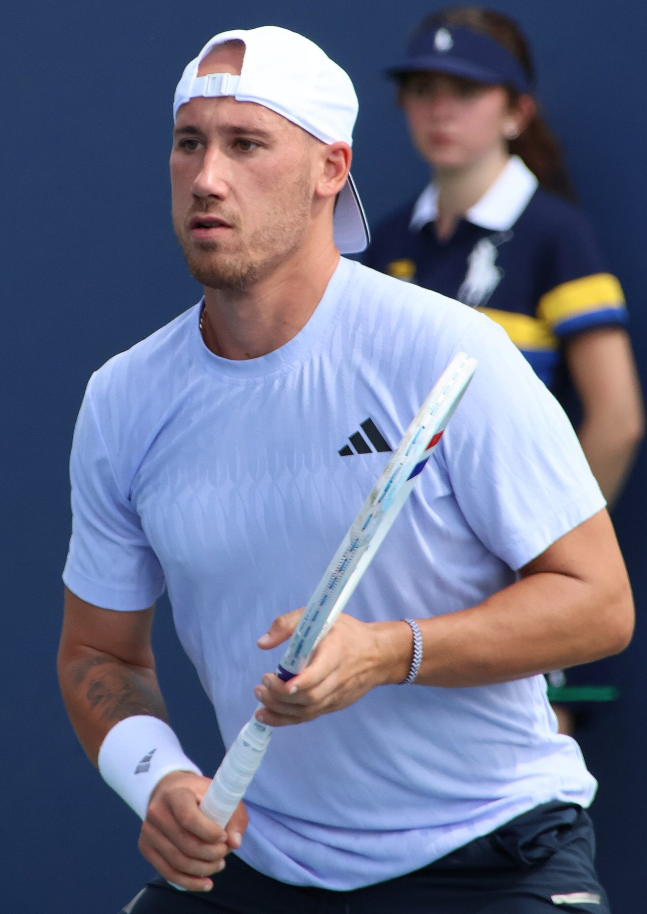 Jacquet schlägt Zhang in zwei Sätzen in der Shanghai-Qualifikation
