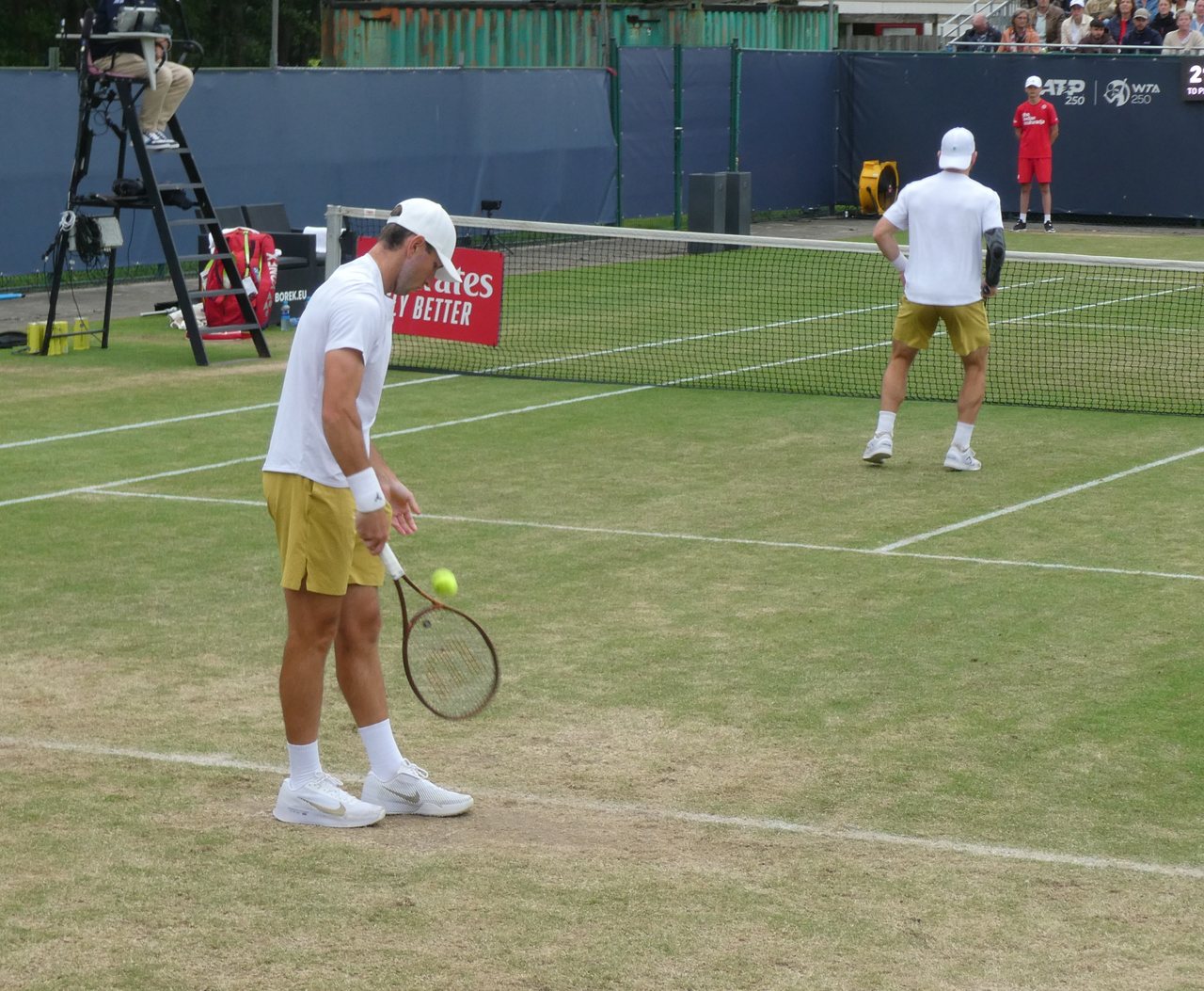 Lammons y Withrow avanzan a semifinales del Jingshan Open sin jugar