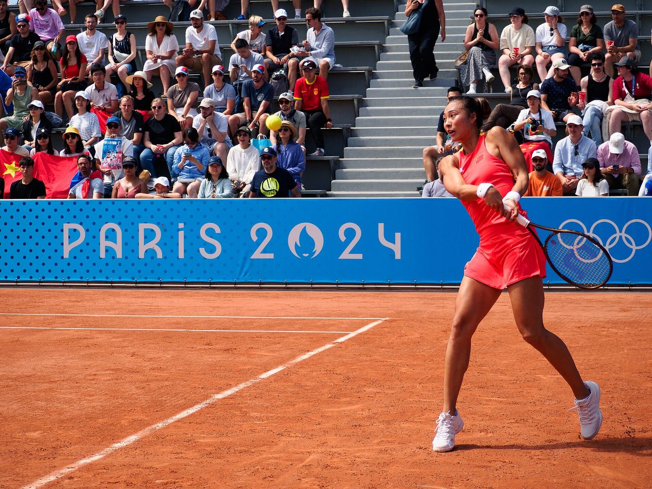 Qinwen Zheng supera en tres sets a Han Shi en Pekín