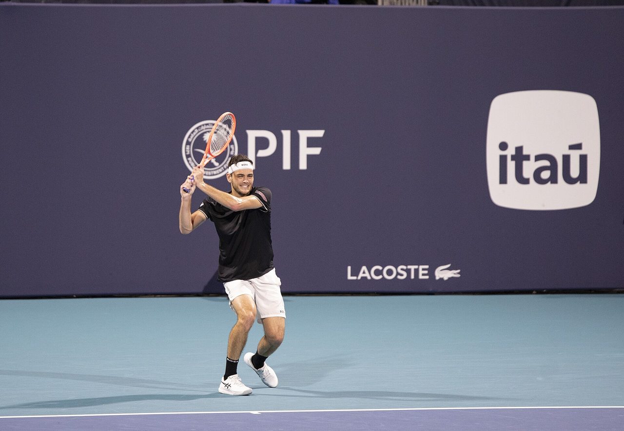 Фриц в двух партиях обыграл Арнальди на ATP 1000 в Шанхае