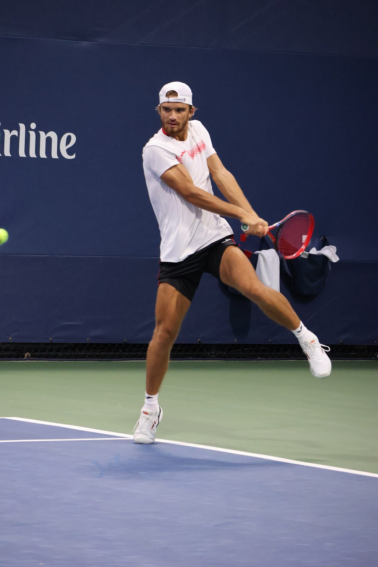 Machac a remonté un 1-6 et a battu Zhang à Shanghai